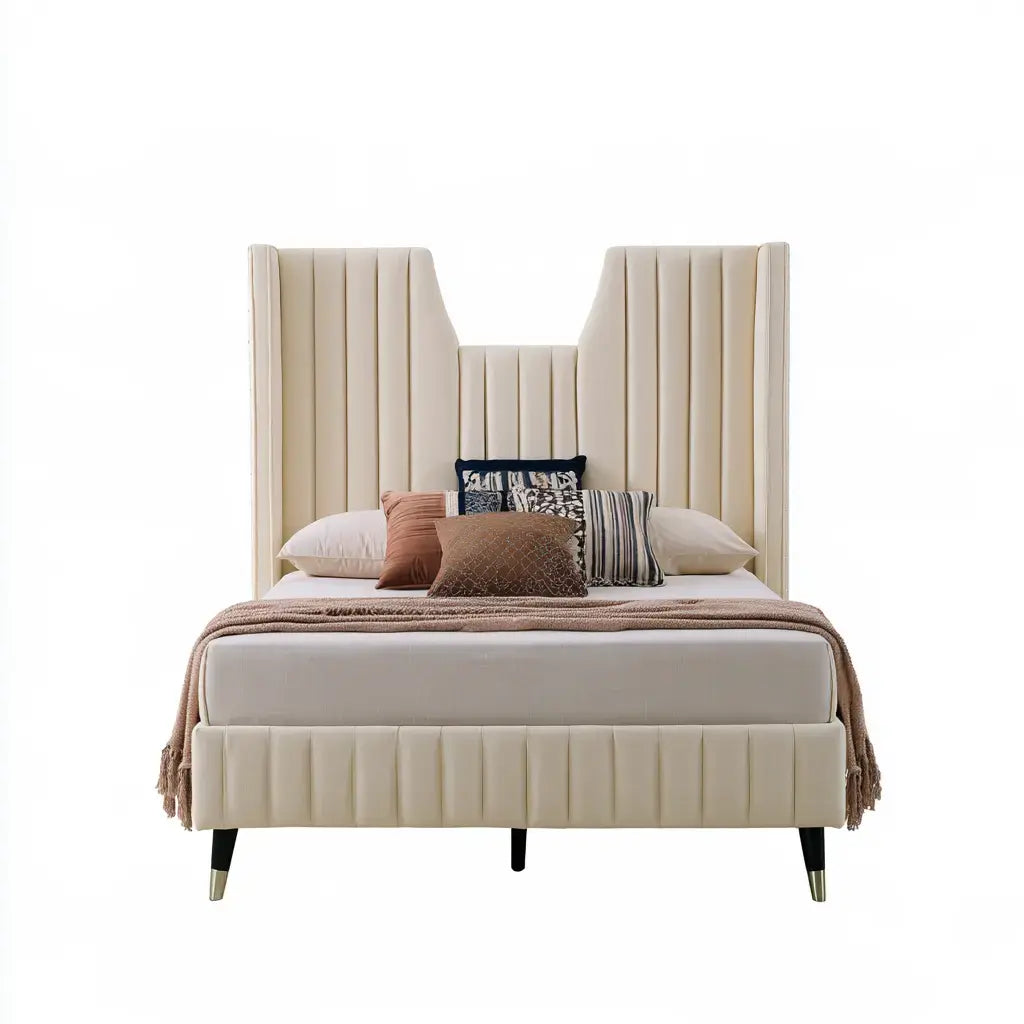 Cama con cabecero alto con abertura central - beige